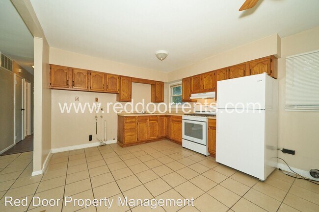 Building Photo - 4 br, 1 bath House - 5201 Thrush Drive