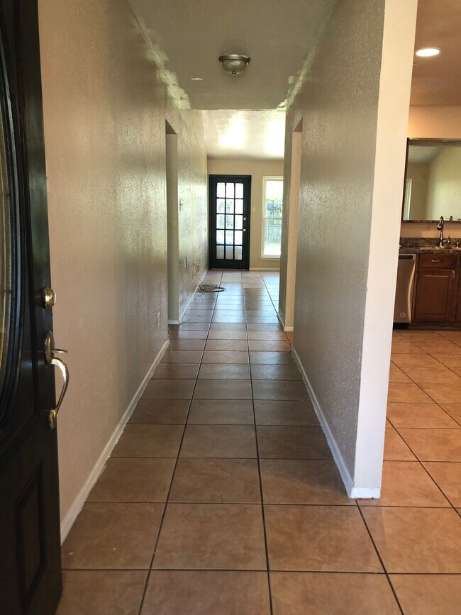 Entryway - 4623 Cairnvillage St
