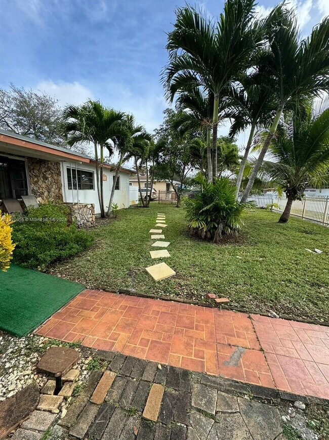 Foto del edificio - 2911 NW 174th St