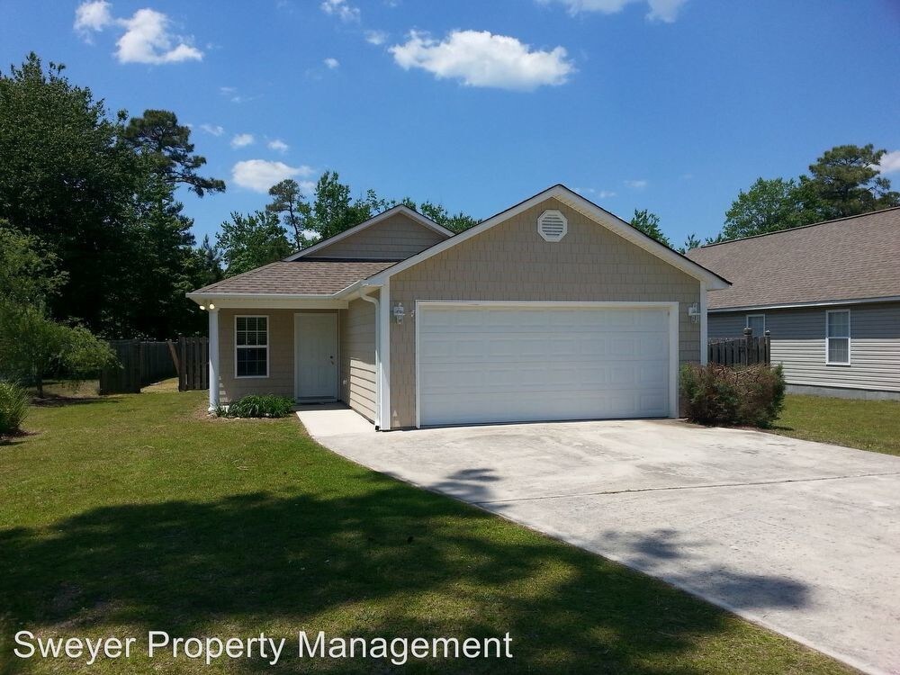 125 Red Bird Lane House Rental in Hampstead, NC