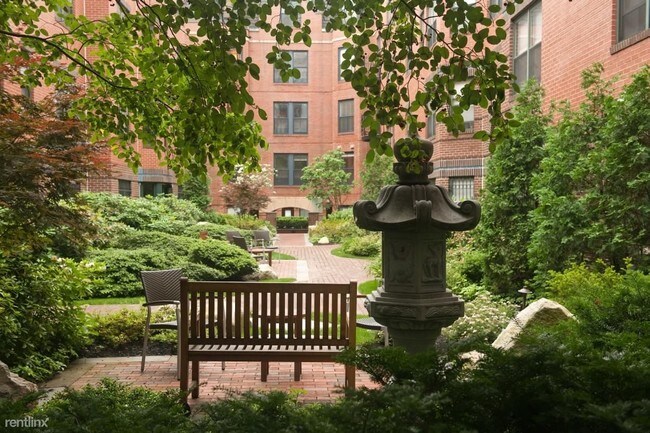 Building Photo - 32 Garrison St