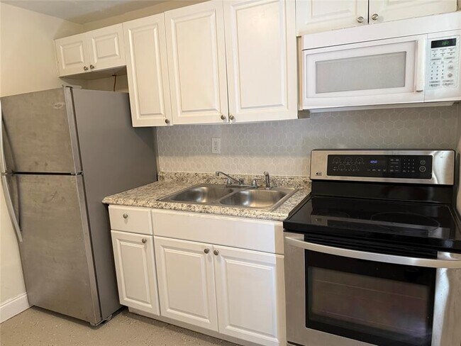 Foto del edificio - 2830 NW 15th Ct