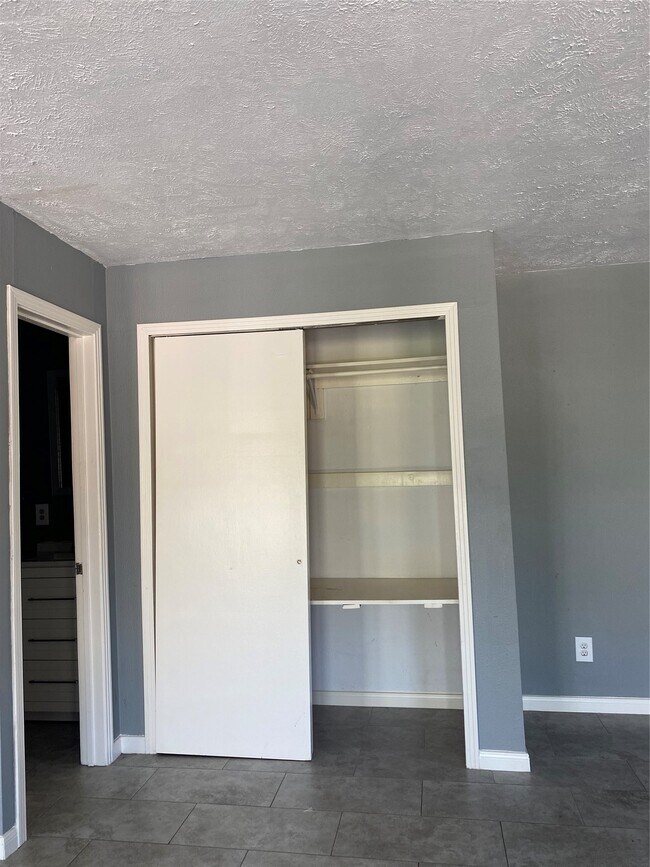 Foto del edificio - 8220 Glenview Dr