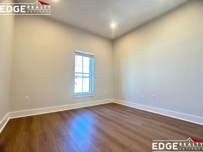 Building Photo - 9 Newton St