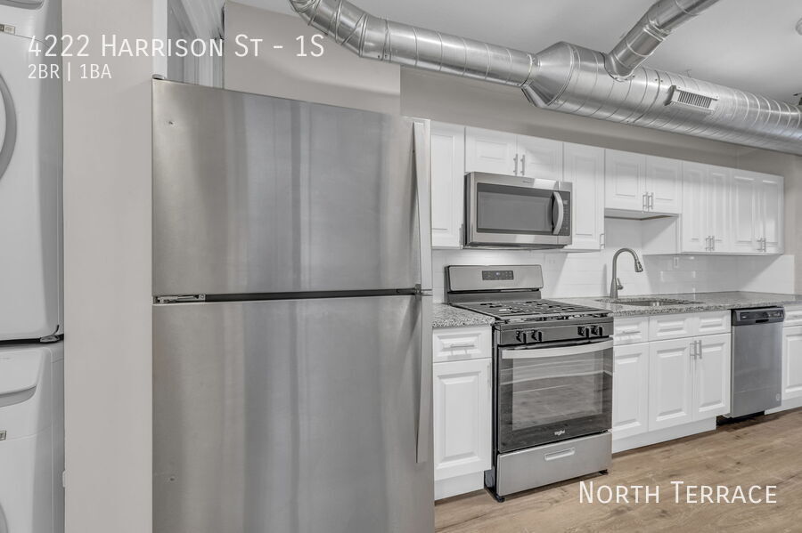 Primary Photo - Renovated 1 Bedroom in Hyde Park, near Mid...