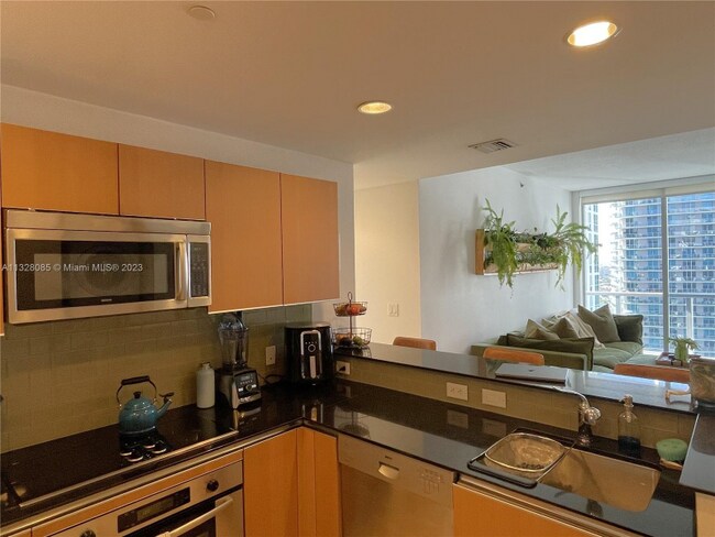 Building Photo - 1060 Brickell Ave