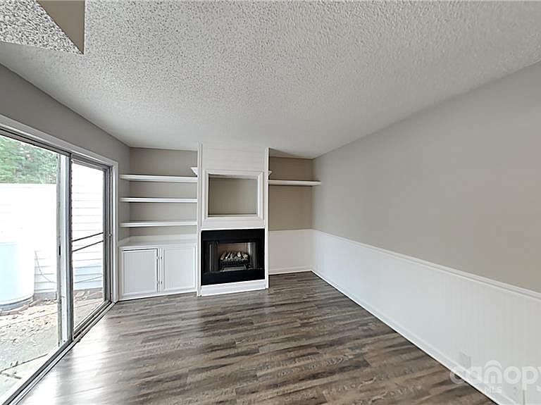 Foto principal - 6923 Stonington Ln