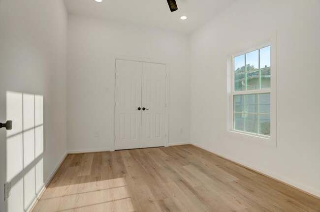 Foto del edificio - 808 Oakhurst St