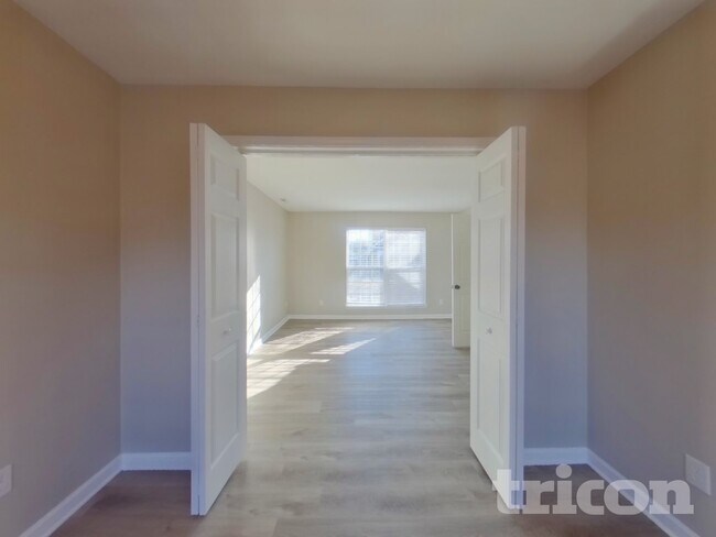 Building Photo - 1402 Weston Ln