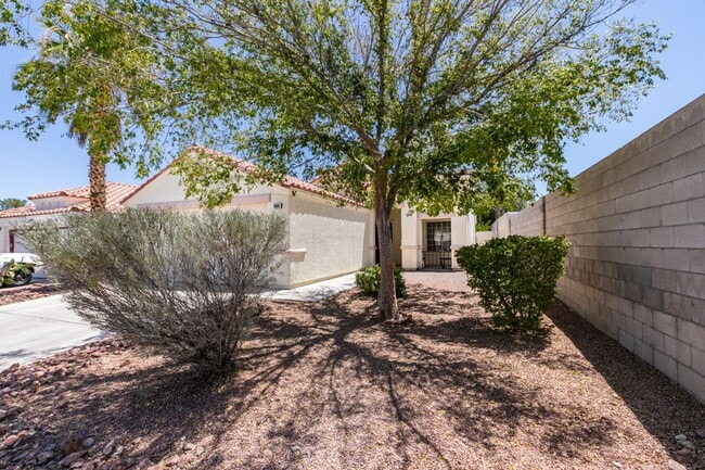Building Photo - Single-Story Silverado Ranch Home with Spacious Open Layout