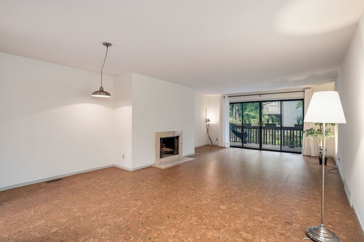 Foto principal - Huge, refreshed 2 bedroom-2 bath in Chambe...