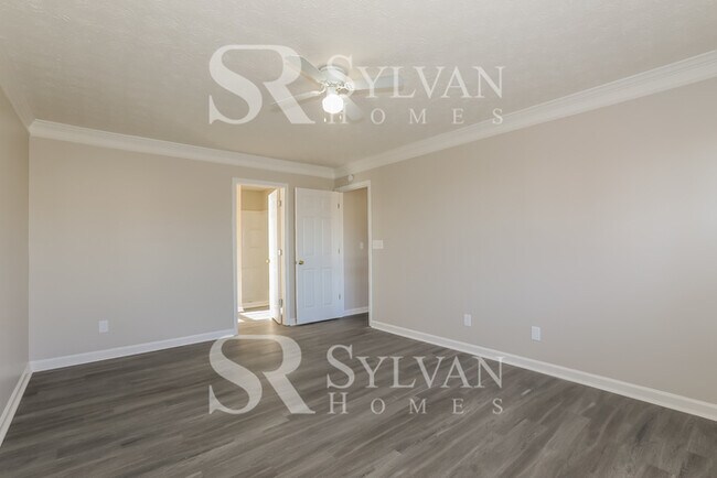 Building Photo - Don't miss out on this fabulous home!