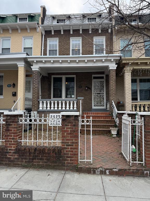 Building Photo - 932 Quincy St NW