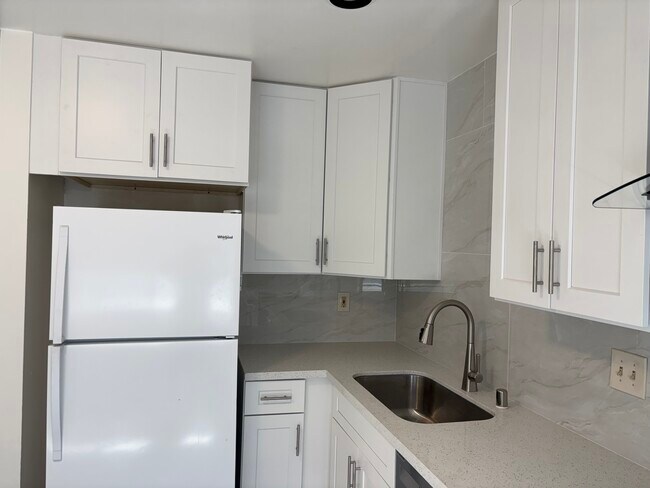 Foto del edificio - 643 Bolton Ct