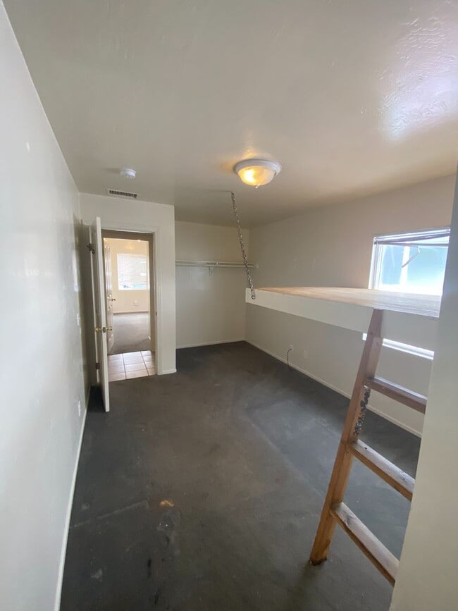 Building Photo - 6671 Del Playa Dr