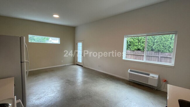 Foto del edificio - Modern 2 BD | 1 BA Duplex - SE PDX