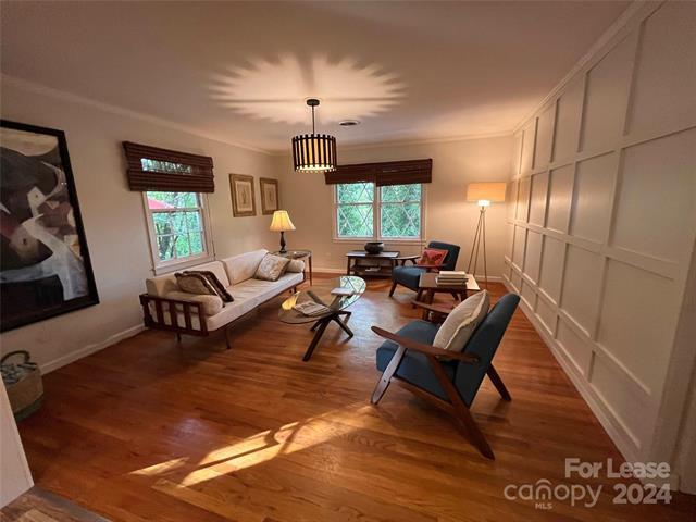 Foto principal - 368 Hidden Hill Rd