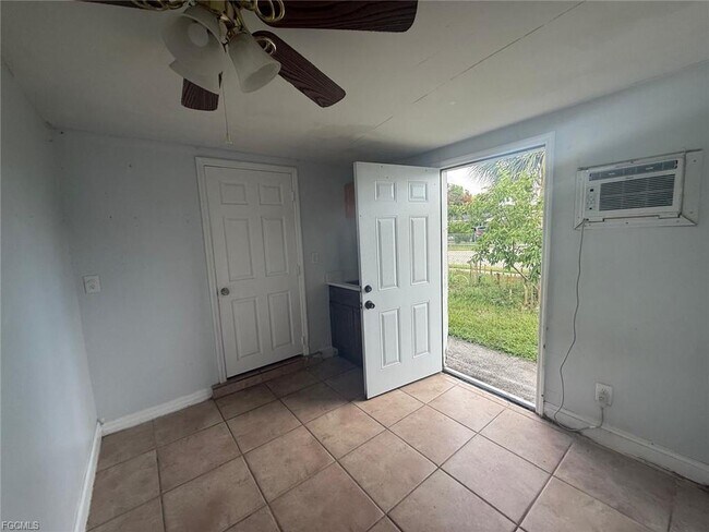 Foto del edificio - 1665 Henderson Ave