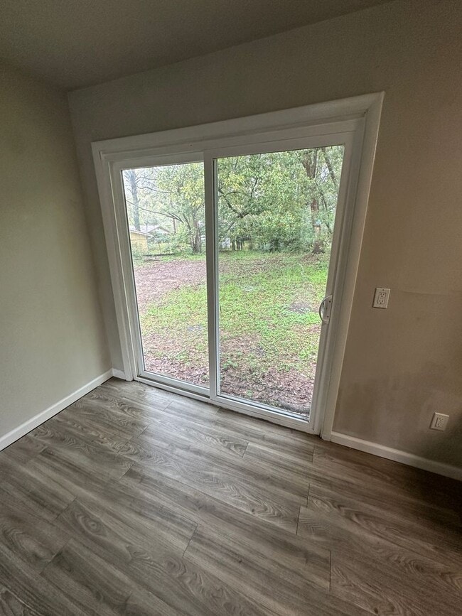 Foto del edificio - 3/1 on corner lot! Available now!