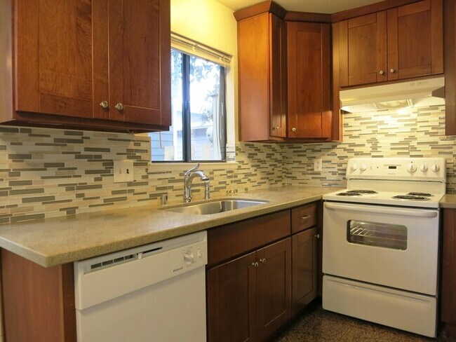 Building Photo - 935 Sharmon Palms Ln