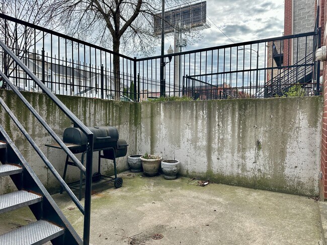 Foto del edificio - 2423 W Harrison St