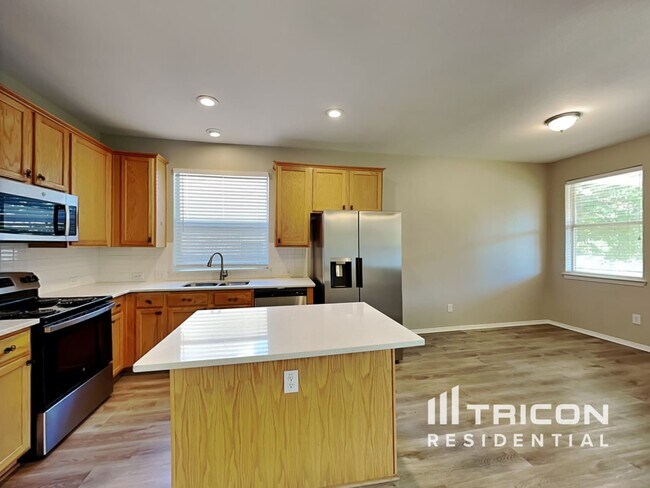 Building Photo - 523 Pinnacle Dr