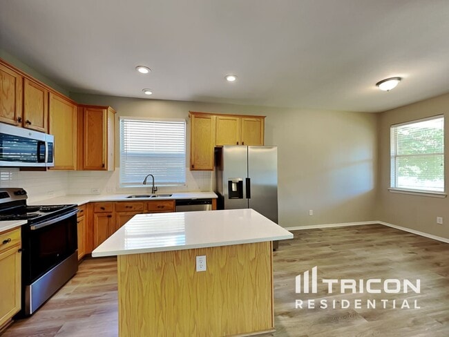 Foto del edificio - 523 Pinnacle Dr