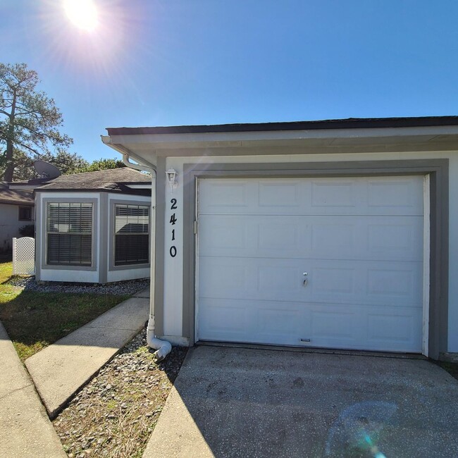 Foto del edificio - 3 bed/2 bath attached patio home with gara...
