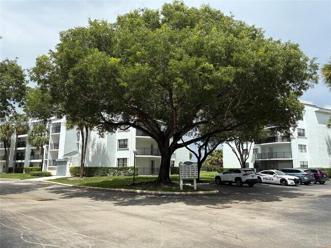Foto del edificio - 16141 Blatt Blvd