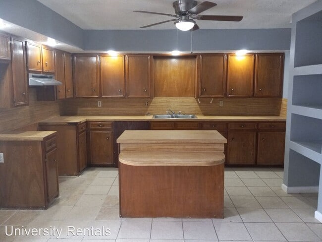 Building Photo - 3 br, 1 bath House - 1209 Avenue J