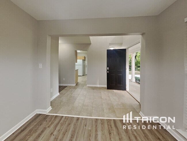 Building Photo - 6927 Linda Lake Drive Charlotte NC