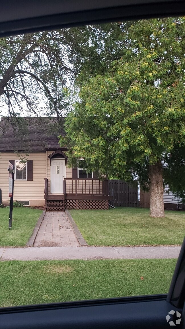 Building Photo - 1537 S 37th St