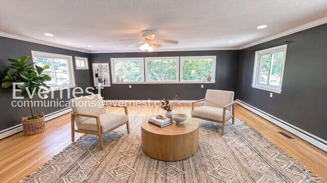 Foto del edificio - 4 Bed/2 Bath Home with Garage / Pet-Friendly / Available Now!