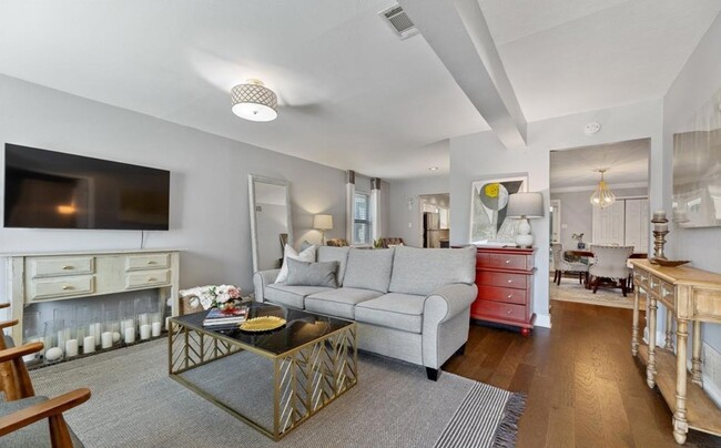 Foto del edificio - 8804 Larchwood Dr