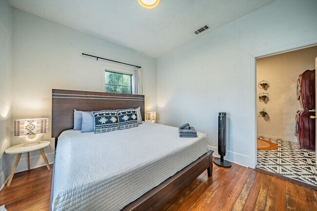 Foto del edificio - 441 W 9th St