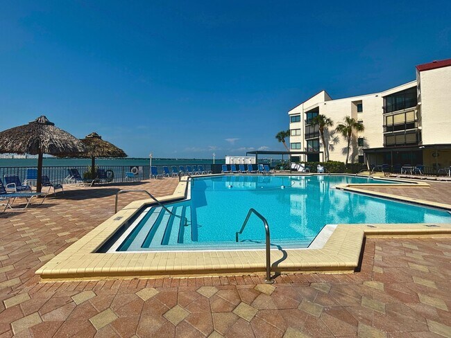 Foto del edificio - AVAILABLE MAY 4! Experience Resort Living at La Puerta del Sol: Stunning Golf Course Views, Moder...