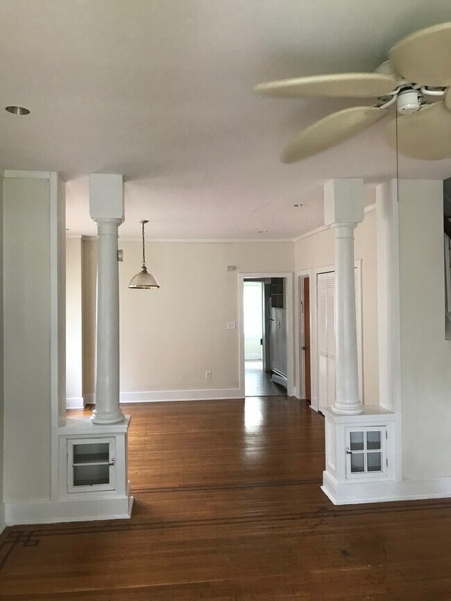 Foto del edificio - 3 Bed / 2 Full Bath Freshly Restored House...