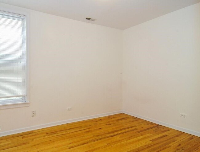 Foto del edificio - 1433 W Oakdale Ave