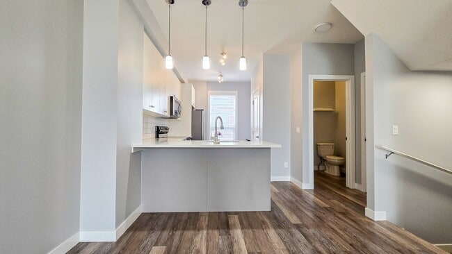 Building Photo - 11 Evanscrest Mews NW