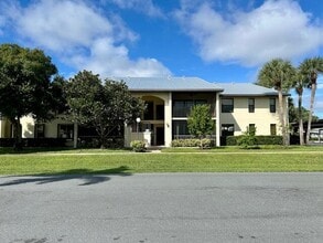 Building Photo - 200 SE Four Winds Dr