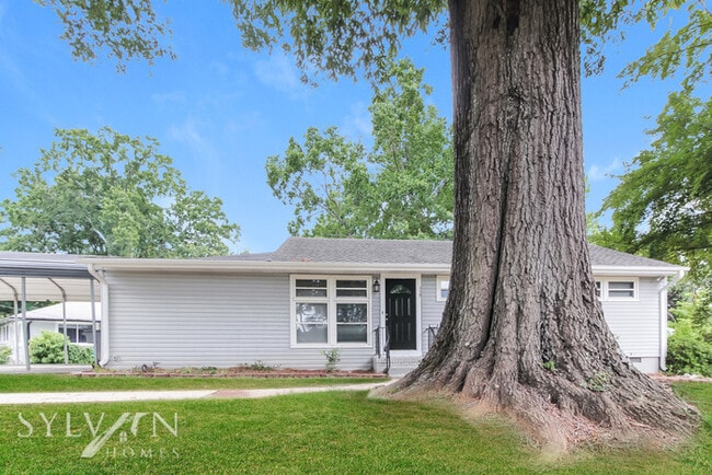 Building Photo - Enjoy living the good life in this 3 bedro...
