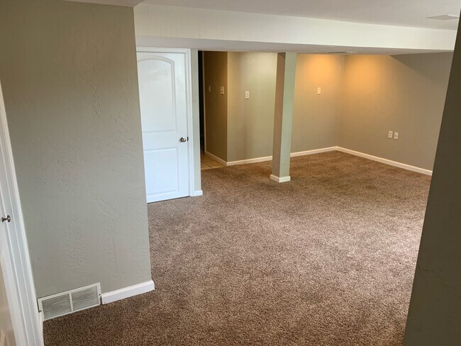 Building Photo - 1176 Rosedale Dr