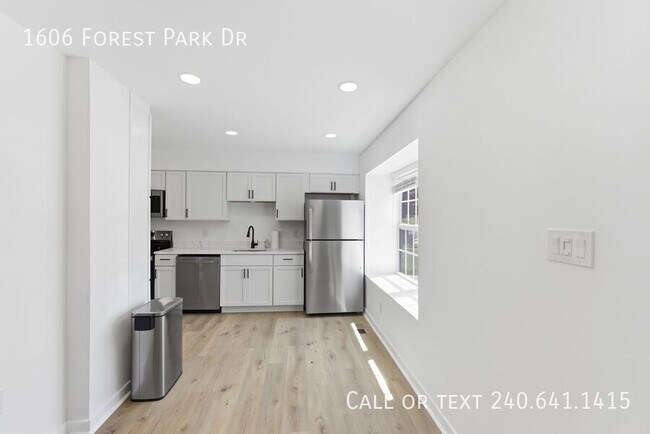 Building Photo - 1606 Forest Park Dr