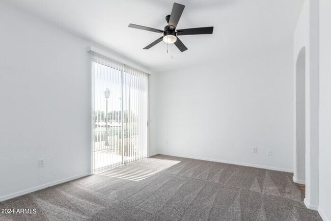 Foto del edificio - MOVE IN SPECIAL! Remodeled 2 bedroom Townh...