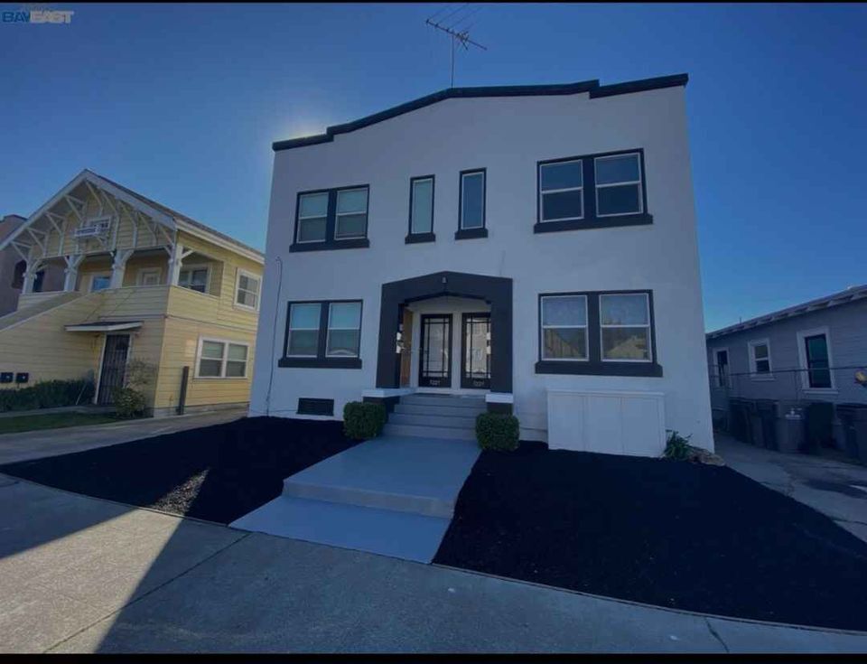 Primary Photo - 5223 Bancroft Ave