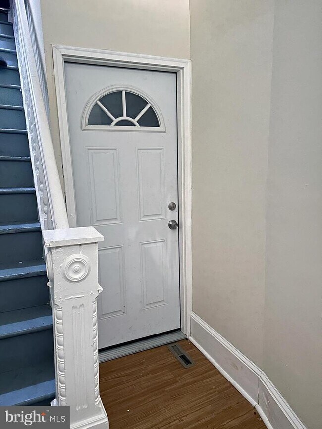 Building Photo - 54 Herman St