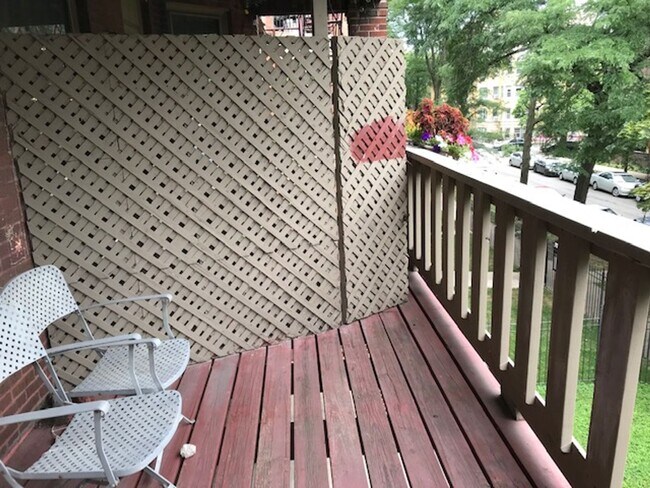 Interior Photo - 5440-42 N Winthrop Ave