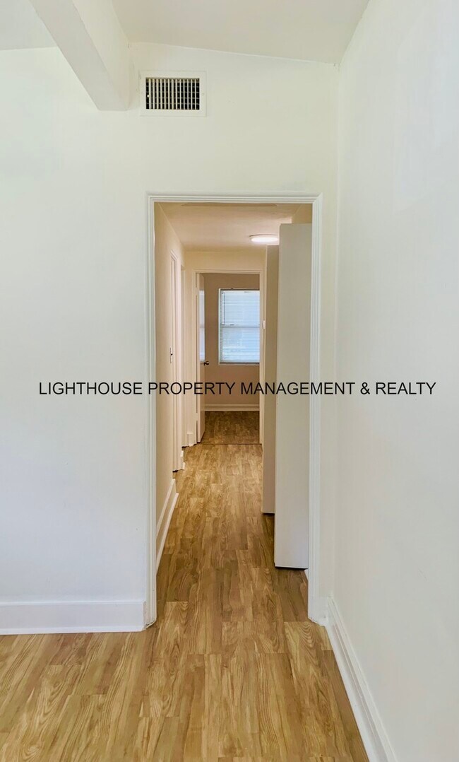 Foto del edificio - Completely Renovated 3-Bedroom Home in Edgewood Manor