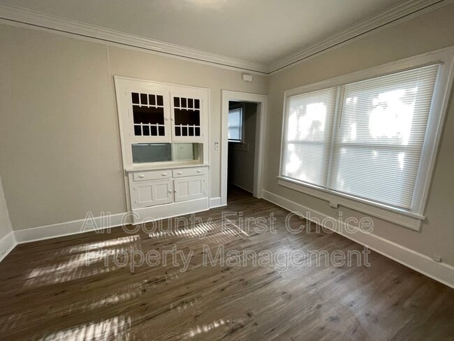 Building Photo - 1111 James Ave S