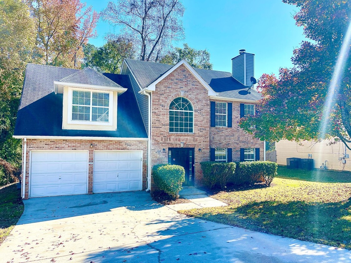 Foto principal - Welcome to this charming 3-bedroom, 2.5-ba...